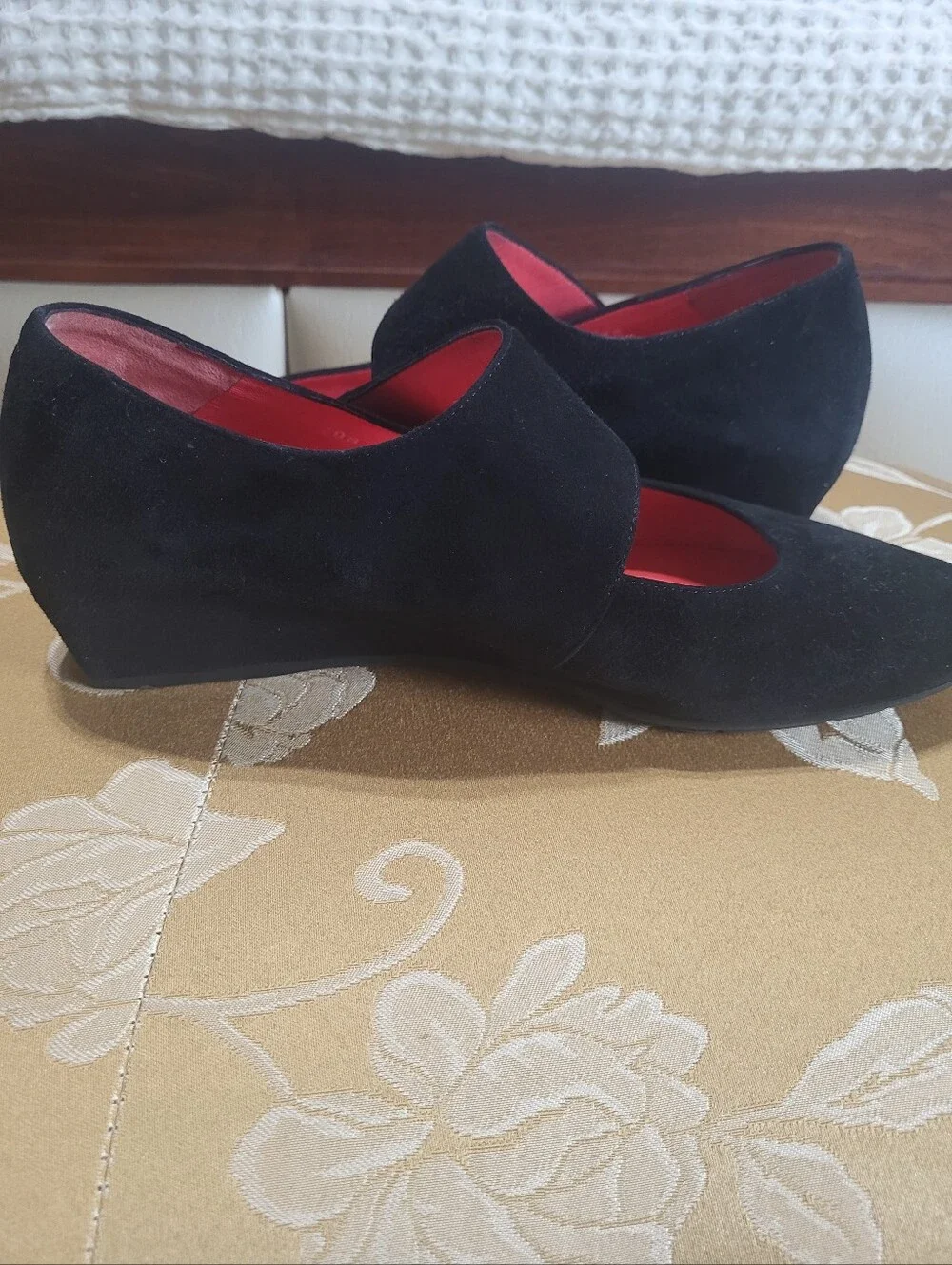 EUC Pas De Rouge black suede wedge Mary Jane So Great On